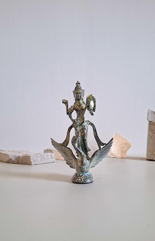 Sarasvati sul Cigno
