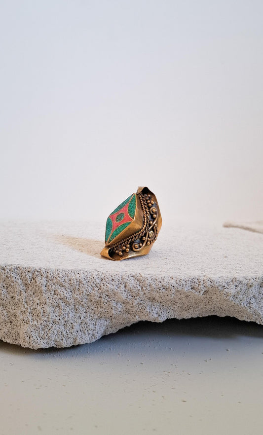 Anello Tibetano in ottone e pietre